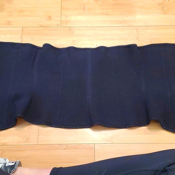 Shape Waist, Waist trainer size medium good used condition, fun print,3 row hook - Picture 2 of 3